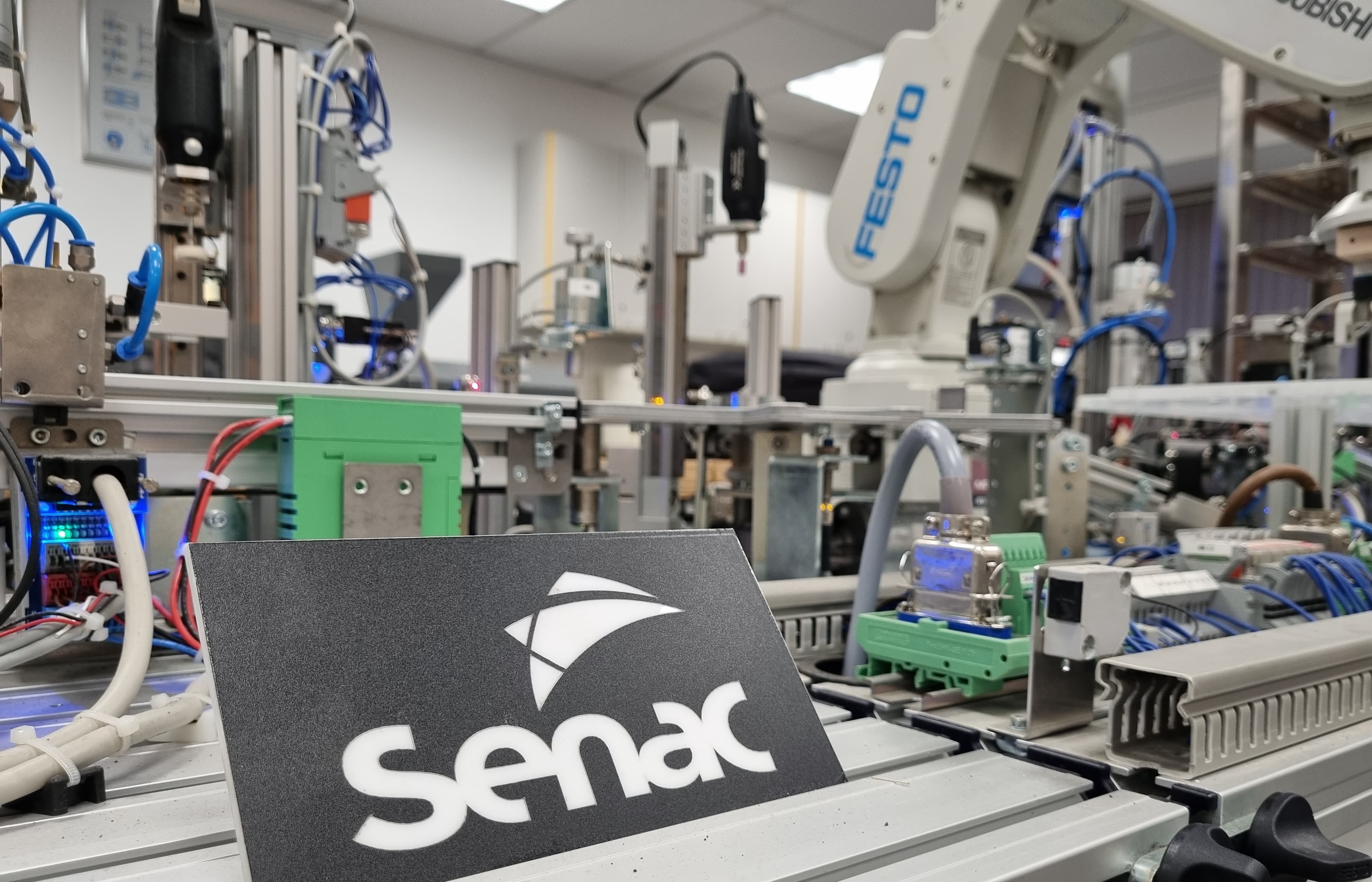 Estrutura e alunos do Senac